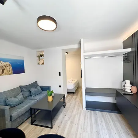 The Philosopher's House Apartment *